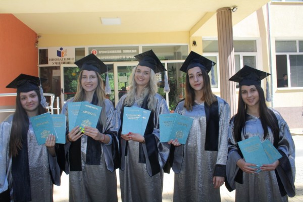 Випуск 2021 на ПГЛПТ получи своите дипломи
