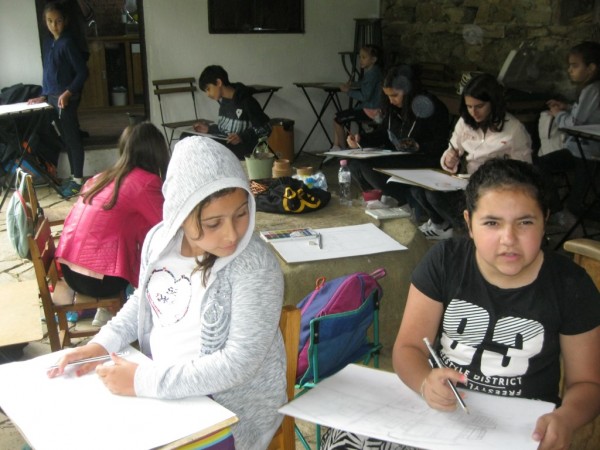 Млади художници твориха за благотворителна изложба