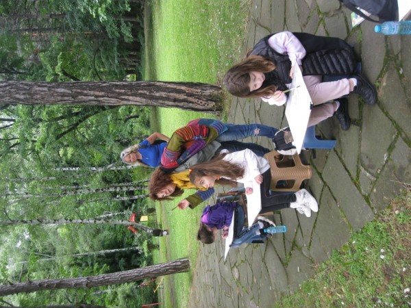 Млади художници твориха за благотворителна изложба