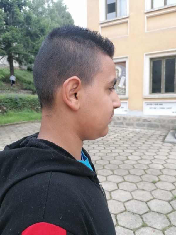 Много модни фризури и усмивки подариха фризьорите от ПГ „Акад. Петко Стайнов“ в своето Турне на красотата