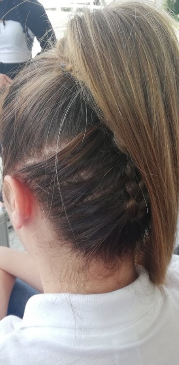 Много модни фризури и усмивки подариха фризьорите от ПГ „Акад. Петко Стайнов“ в своето Турне на красотата