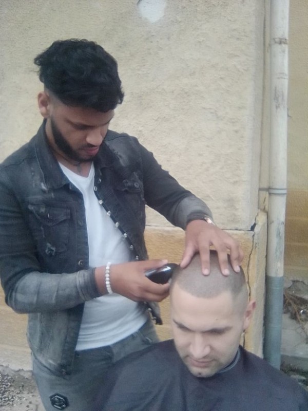 Много модни фризури и усмивки подариха фризьорите от ПГ „Акад. Петко Стайнов“ в своето Турне на красотата