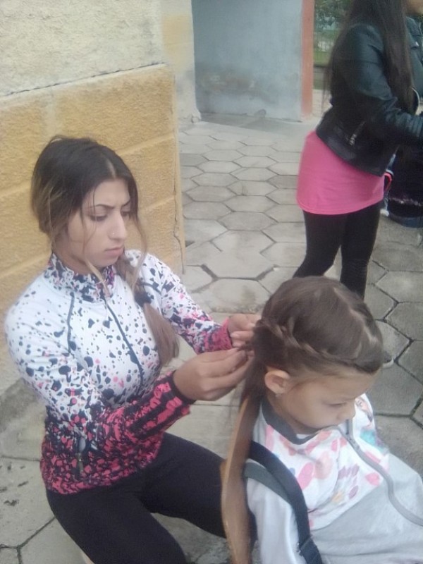 Много модни фризури и усмивки подариха фризьорите от ПГ „Акад. Петко Стайнов“ в своето Турне на красотата