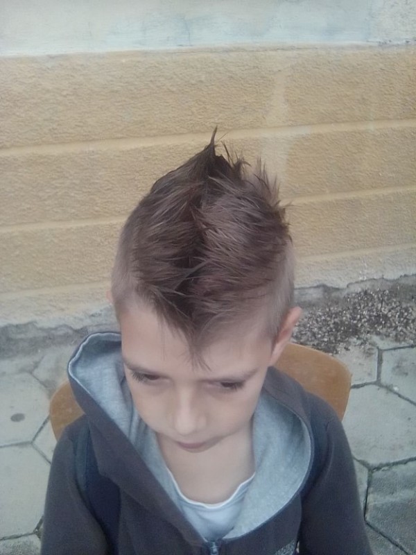 Много модни фризури и усмивки подариха фризьорите от ПГ „Акад. Петко Стайнов“ в своето Турне на красотата