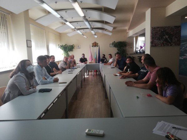 Ще се намери компромис за осигуряване на престой на МПС в района на Абаята за търговци и клиенти