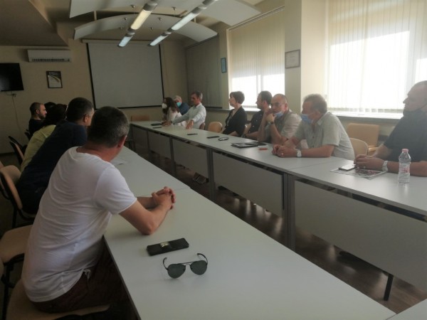 Ще се намери компромис за осигуряване на престой на МПС в района на Абаята за търговци и клиенти