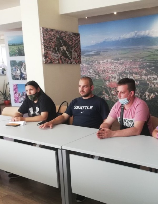 Ще се намери компромис за осигуряване на престой на МПС в района на Абаята за търговци и клиенти