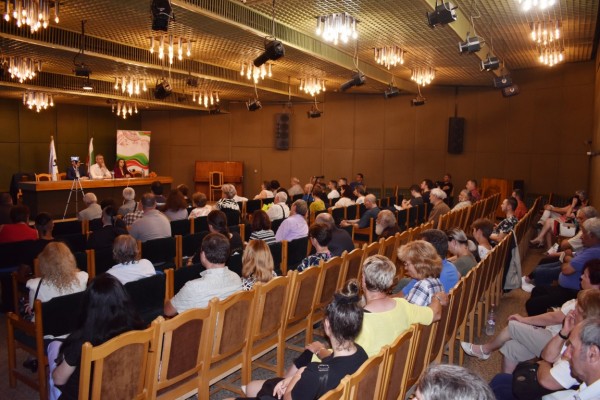 Силен граждански интерес на отворената среща на ПП “Възраждане“ в Казанлък