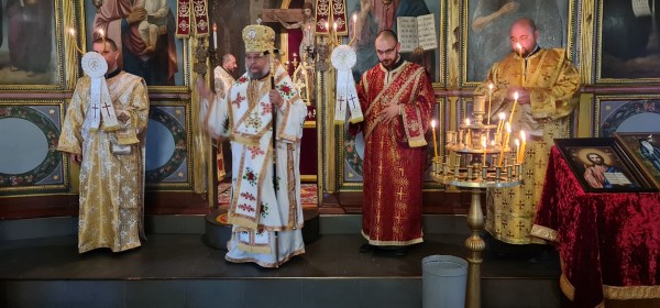 Кръстиха 10-месечната Йоана на празничната служба в храм „Св. Йоан Предтеча“ в Казанлък