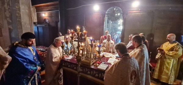 Кръстиха 10-месечната Йоана на празничната служба в храм „Св. Йоан Предтеча“ в Казанлък