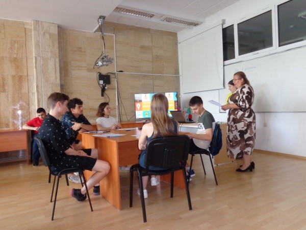 Ученици и учители от ПХГ „Св. Св. Кирил и Методий“ гостуваха в Добрич