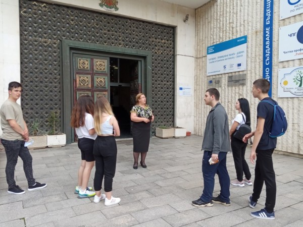 Ученици и учители от ПХГ „Св. Св. Кирил и Методий“ гостуваха в Добрич