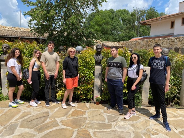 Ученици и учители от ПХГ „Св. Св. Кирил и Методий“ гостуваха в Добрич