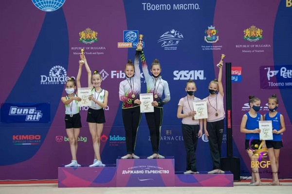 Съчетание с обръчи донесе на гимнастичките ни вицешампионската титла
