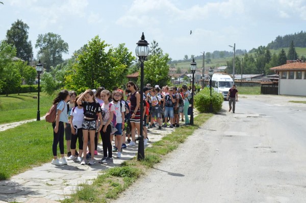Четвъртокласници приключиха учебната година със забавна екскурзия