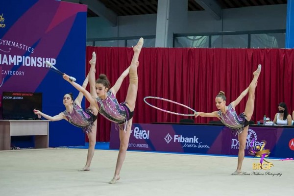 Съчетание с обръчи донесе на гимнастичките ни вицешампионската титла