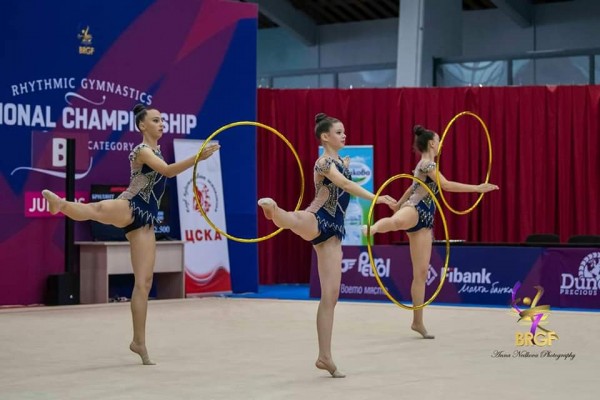 Съчетание с обръчи донесе на гимнастичките ни вицешампионската титла