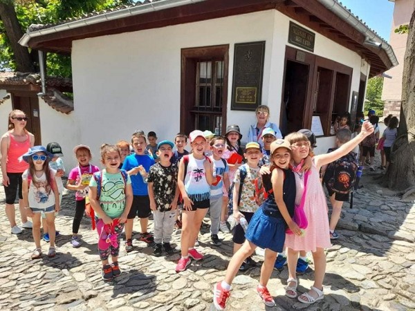 Екскурзия и атрактивни занимания сложиха край на учебната година и в ОУ “Георги Кирков“