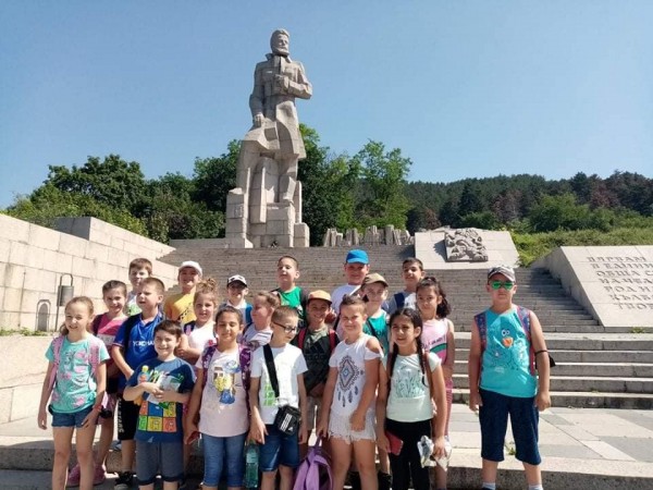 Екскурзия и атрактивни занимания сложиха край на учебната година и в ОУ “Георги Кирков“