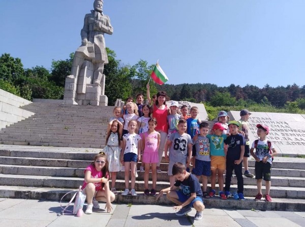 Екскурзия и атрактивни занимания сложиха край на учебната година и в ОУ “Георги Кирков“