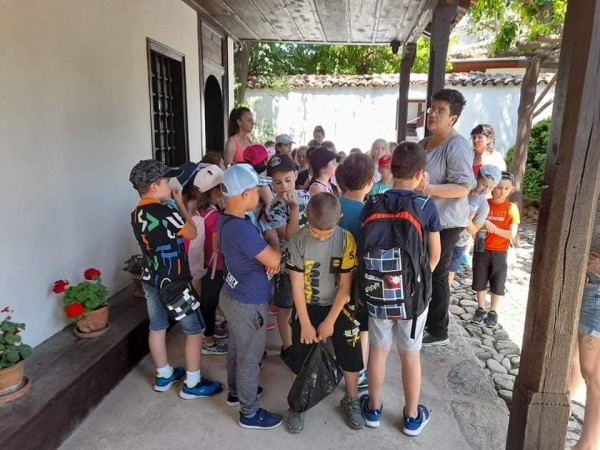 Екскурзия и атрактивни занимания сложиха край на учебната година и в ОУ “Георги Кирков“