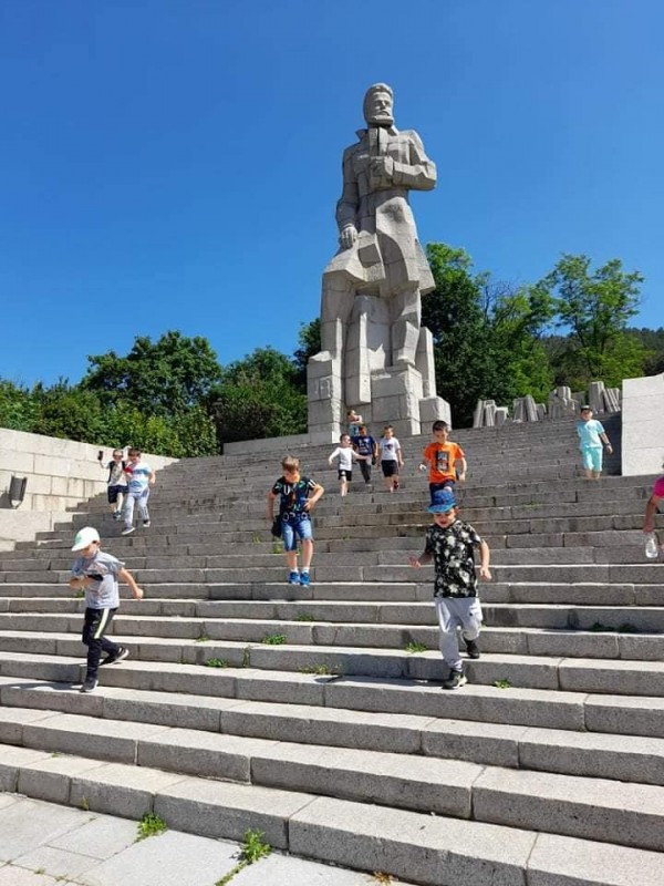 Екскурзия и атрактивни занимания сложиха край на учебната година и в ОУ “Георги Кирков“