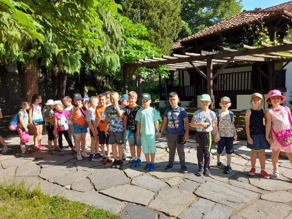 Екскурзия и атрактивни занимания сложиха край на учебната година и в ОУ “Георги Кирков“