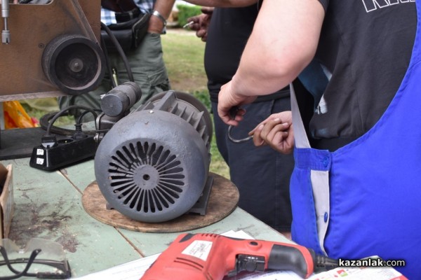 Чирпанлиевата къща събра десетки гости за Първия ножарски събор