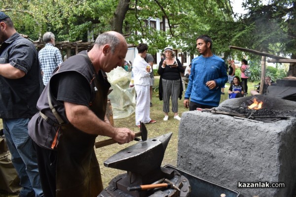 Чирпанлиевата къща събра десетки гости за Първия ножарски събор