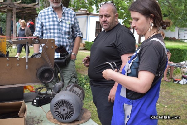 Чирпанлиевата къща събра десетки гости за Първия ножарски събор