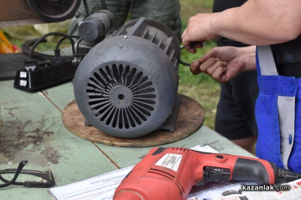 Чирпанлиевата къща събра десетки гости за Първия ножарски събор