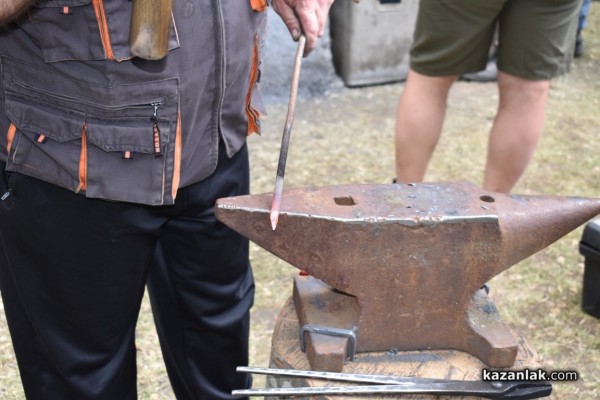 Чирпанлиевата къща събра десетки гости за Първия ножарски събор
