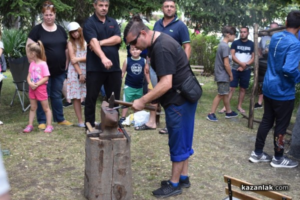 Чирпанлиевата къща събра десетки гости за Първия ножарски събор