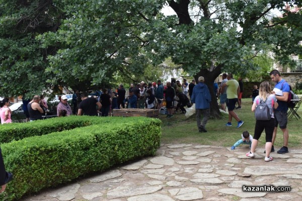 Чирпанлиевата къща събра десетки гости за Първия ножарски събор