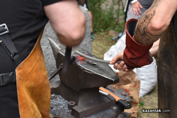 Чирпанлиевата къща събра десетки гости за Първия ножарски събор