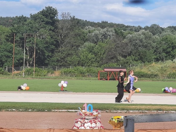 Честити 10 години Спортен клуб по художествена гимнастика “Розова долина“!