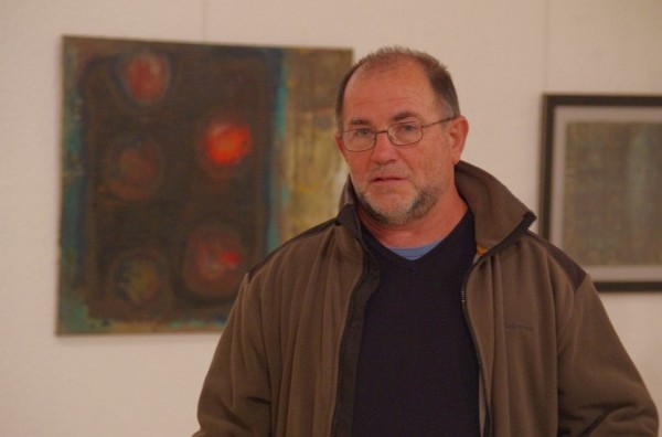 Абстракции и реалности показва Фикрет Окан във втората си самостоятелна изложба в Казанлък