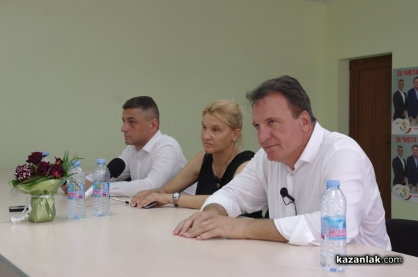 Коалиция „Ляв съюз за чиста и свята република“ с въпроси и отговори от Казанлък