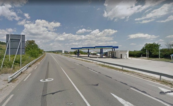 Протест срещу добива на варовик в „Кереч Търла“ затвори пътя Казанлък-Бургас край Николаево