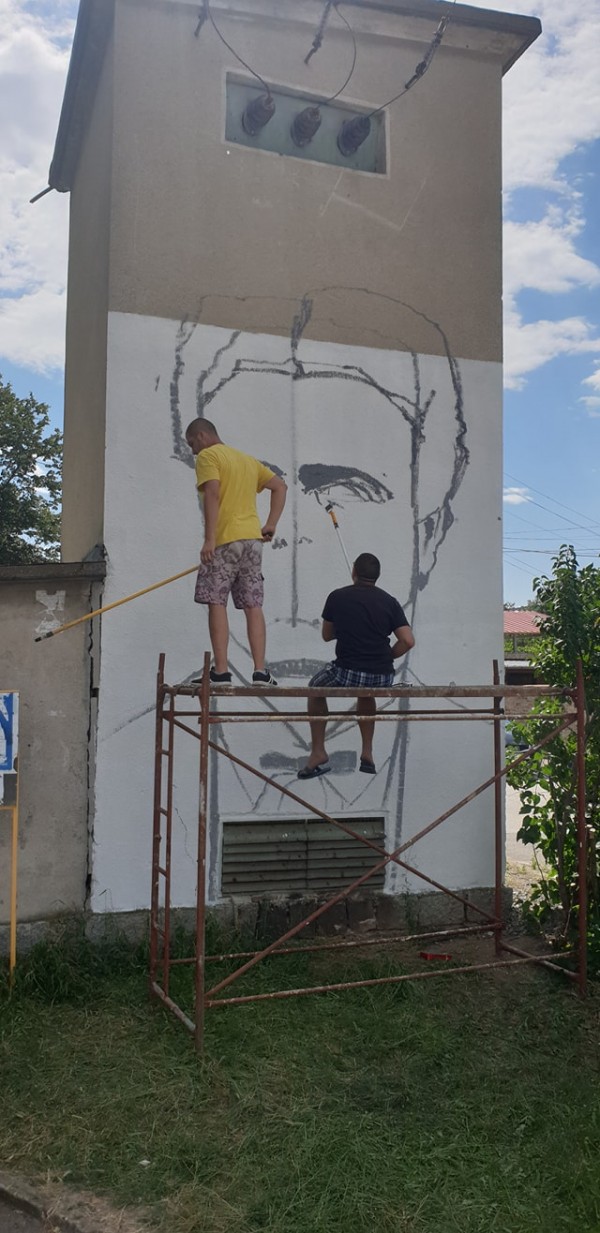 След образа на Христо Ботев, и Левски краси и възпитава в с.Розово