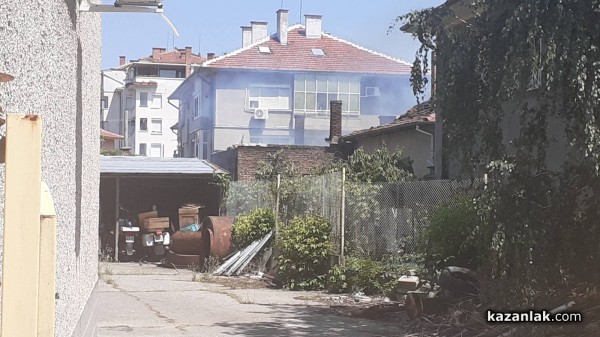 Горят две къщи под Полицията / Обновена
