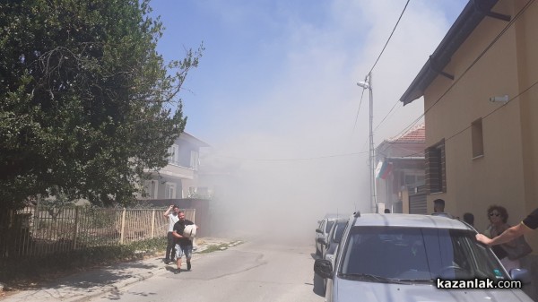 Горят две къщи под Полицията / Обновена