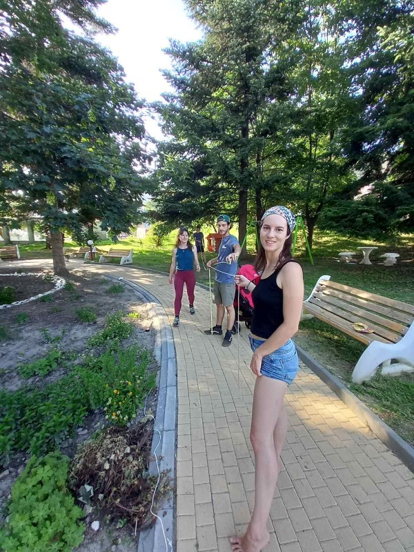 Доброволци помагат в разкрасяването на Шипка