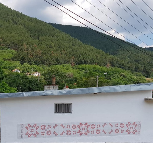 Изрисуваха 9-метрова шевица в Горно Изворово