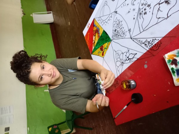 С различни техники млади художници изрисуваха белите платна по тема “Аз съм звезда“