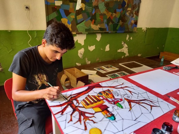 С различни техники млади художници изрисуваха белите платна по тема “Аз съм звезда“