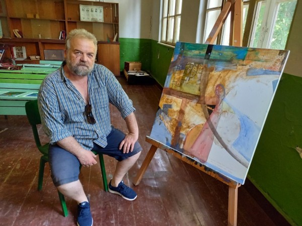 С различни техники млади художници изрисуваха белите платна по тема “Аз съм звезда“