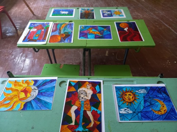 С различни техники млади художници изрисуваха белите платна по тема “Аз съм звезда“