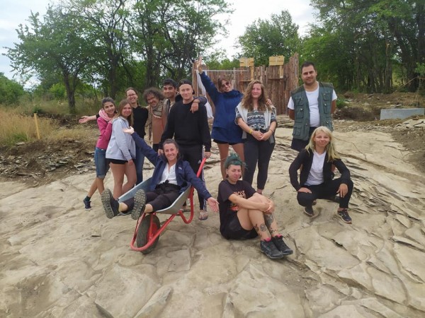 Творчество и красота съпътства доброволците на фестивала “Гостува“