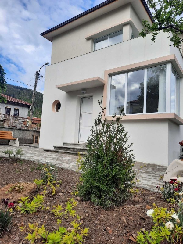 Здравната служба в Шипка работи активно. Предстои откриване на зъболекарски кабинет